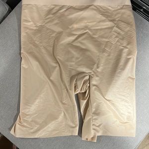 Spanx  Mid-Thigh Short